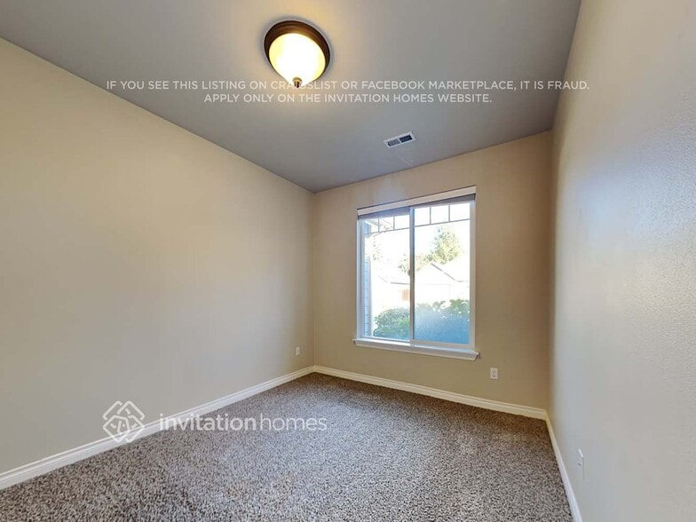 Building Photo - 706 182nd St E