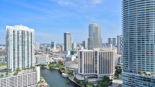 Building Photo - 485 Brickell Ave