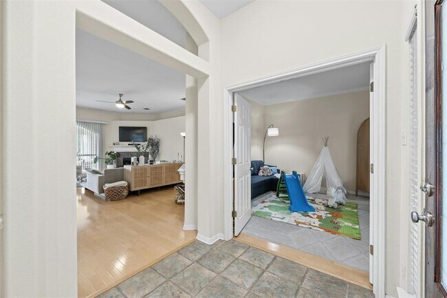 Building Photo - 3900 Putter Cove