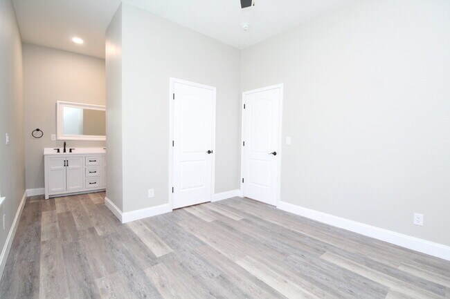 Building Photo - Fully Remodeled 2BR/2BA Attached Home with Garage, Modern Finishes, Park Views & Prime Downtown P...
