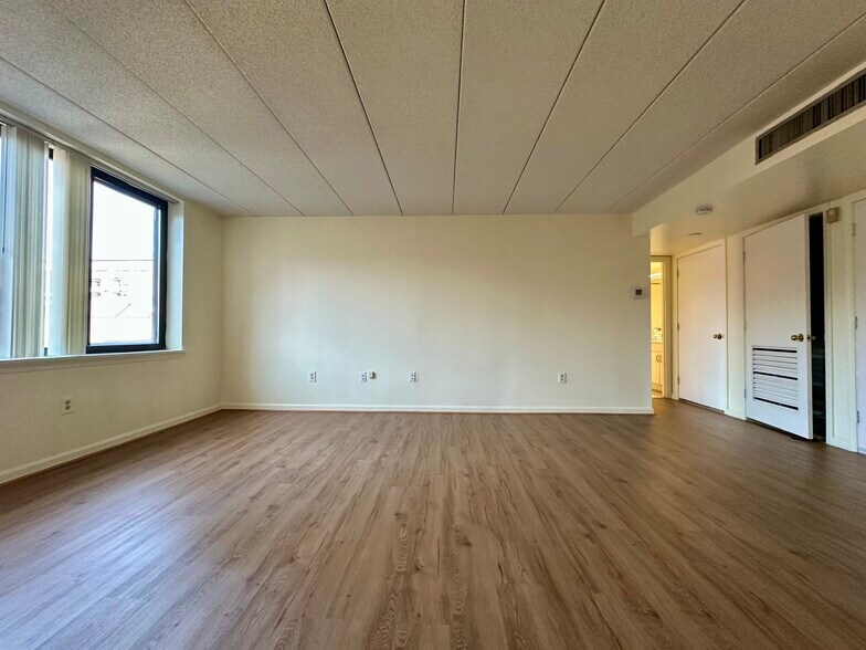 Building Photo - 85 Brainerd Rd