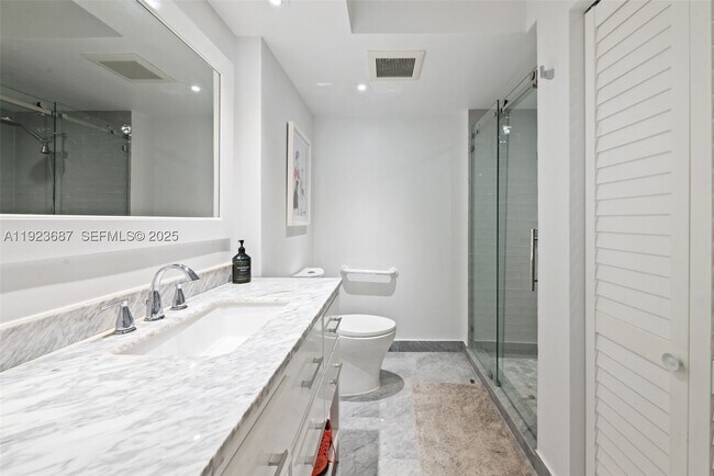 Building Photo - 20185 E Country Club Dr
