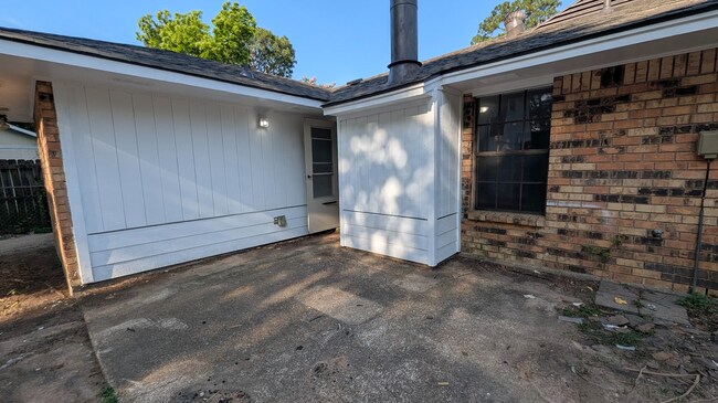 Building Photo - 4704 Ray Dr