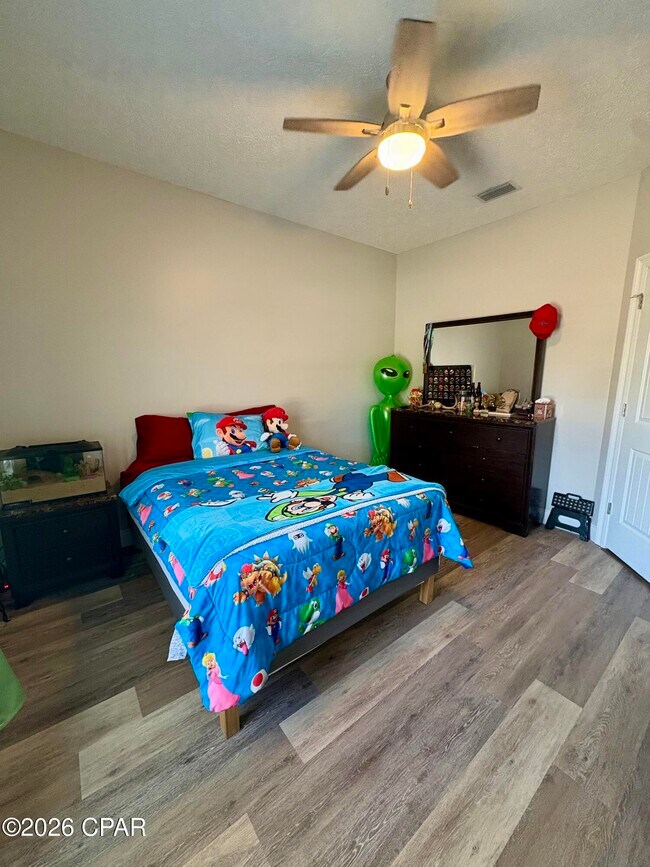 Building Photo - 801 W 17th St