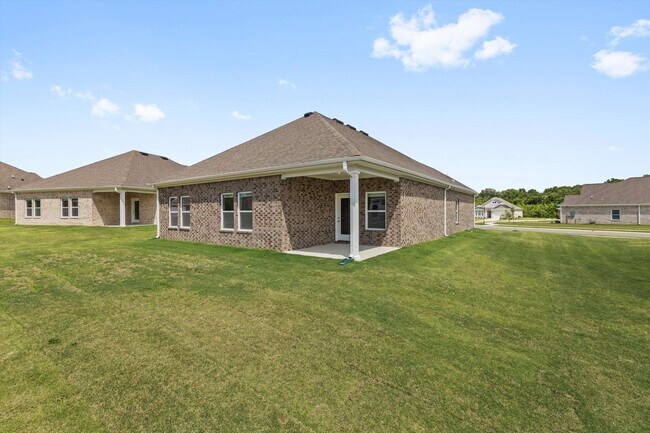 Building Photo - 320 Windemere Lp