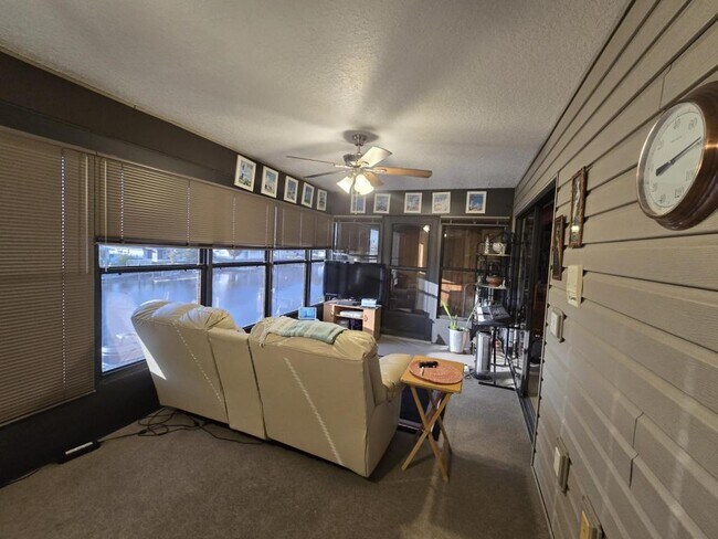 Building Photo - 4261 Paradise Cir