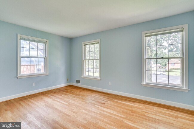 Building Photo - 5001 Ninian Ct