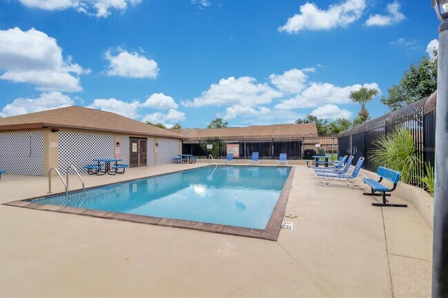 Building Photo - 907 Park Villa Cir