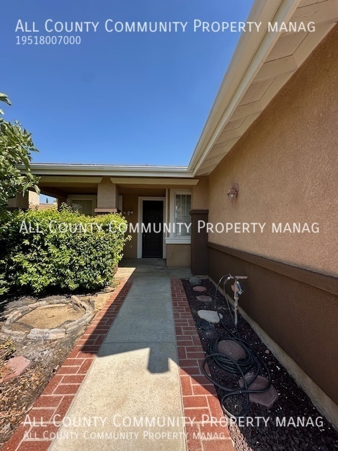 Building Photo - Murrieta Home ~ 3 Bedroom 2 Bath + Home Of...