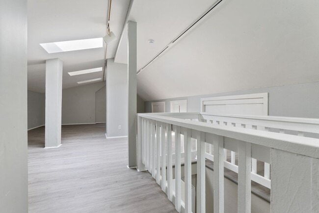 Building Photo - Charming 3 Bedroom Home in NE Portland!