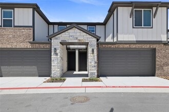 Building Photo - 5510 Mobeetie Lp