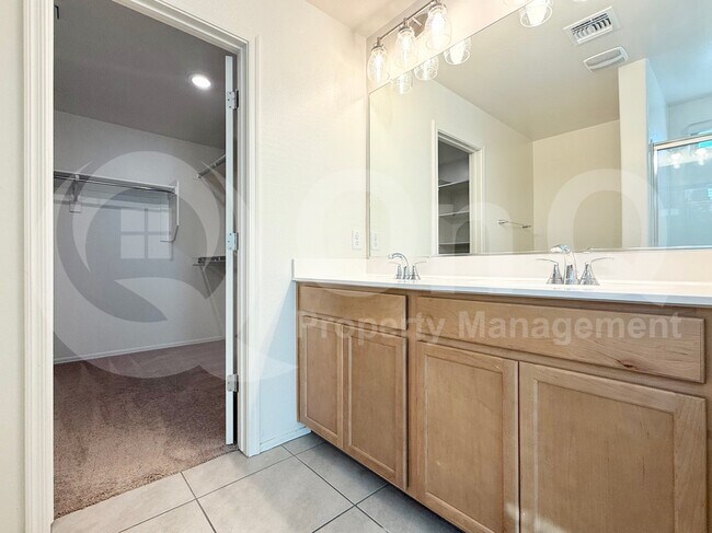 Building Photo - 2635 W Bowker St