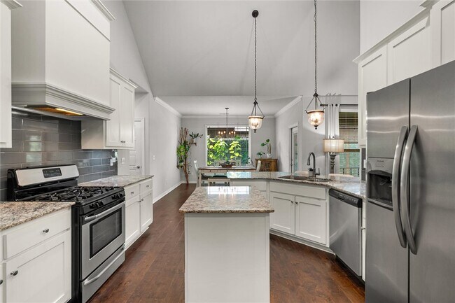 Building Photo - 5819 W Cane Hill Dr