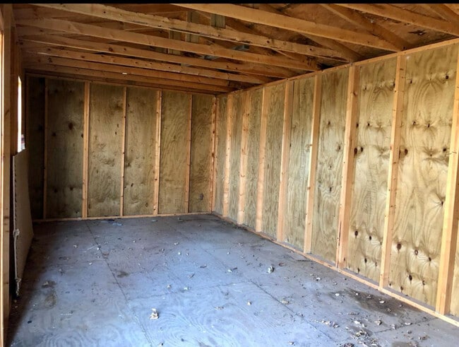 Building Photo - 1203 E Pecan St