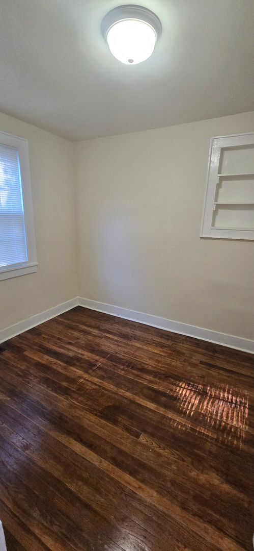 Building Photo - Freshly Renovated 3 bedroom available!