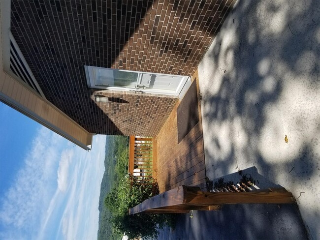 Building Photo - 301 Shannon Dr