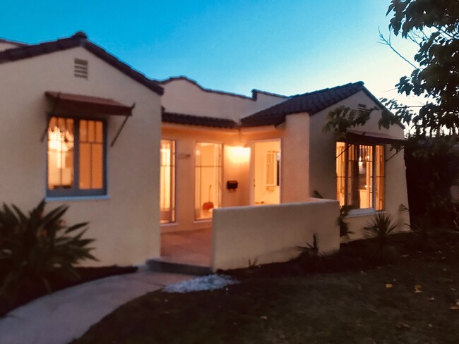 Building Photo - SFM Remodeled Home In Glendale with a Larg...