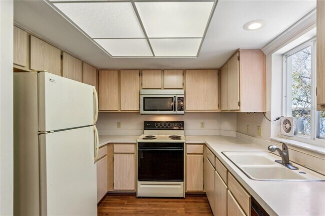 Building Photo - 2210 Utopian Dr E