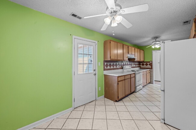 Building Photo - 314 Pebble Ln