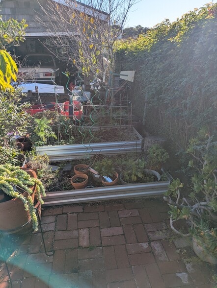 Building Photo - 522 E Maple Ave