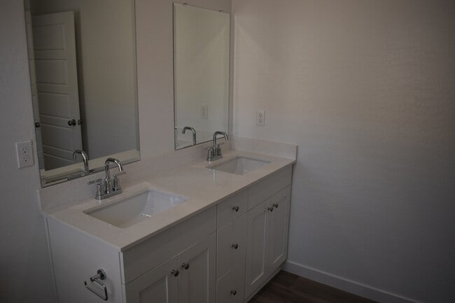 Building Photo - 4481 N San Miguel Ave