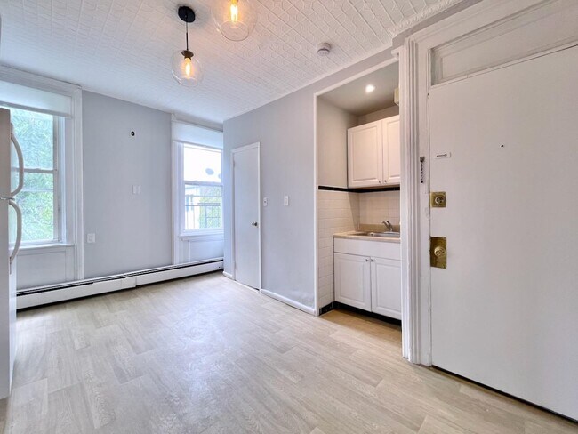 Building Photo - 259 3rd St