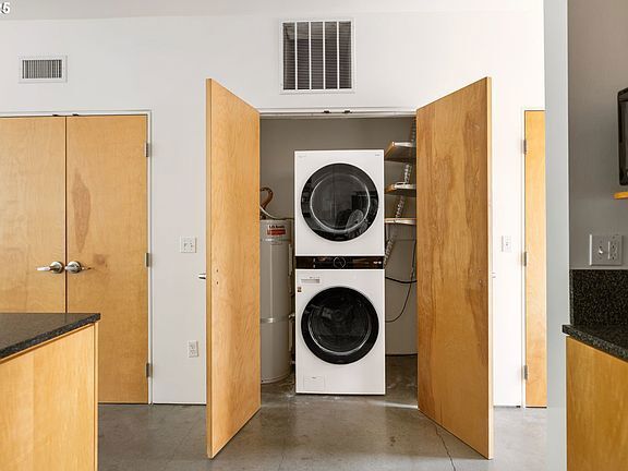 Building Photo - 1510 SE 34th Ave