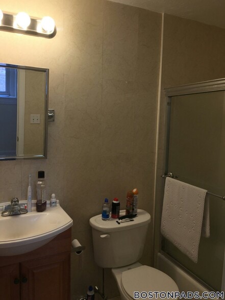 Building Photo - 191 Winthrop Rd