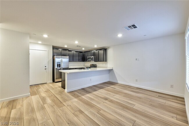 Building Photo - 6288 Foxes Dl St