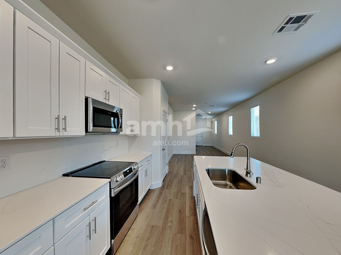 Building Photo - 854 English Primrose St