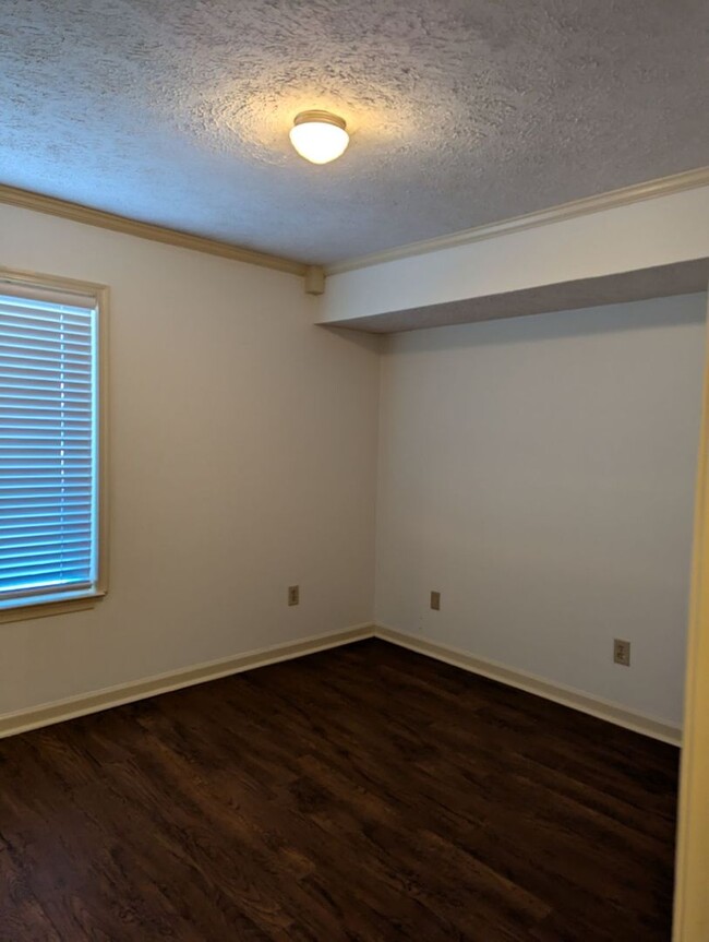 Building Photo - One Bedroom Gated Community