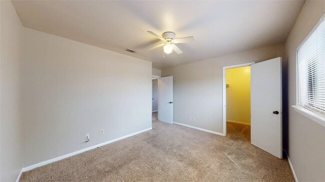 Building Photo - 2807 Longmire Dr