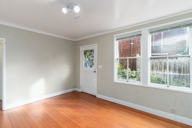 Building Photo - 820 Pacific Ave