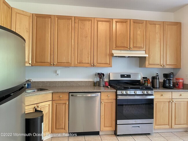 Building Photo - 17 Persimmon Ln