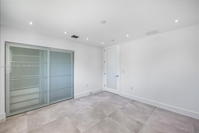 Building Photo - 5801 SW 44th Terrace