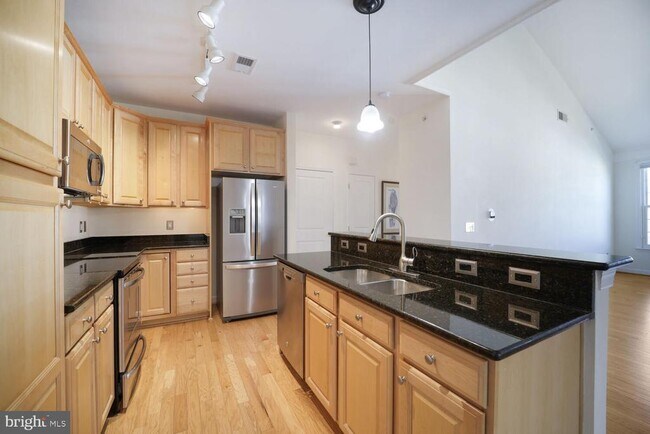 Building Photo - 903 Noah Winfield Terrace