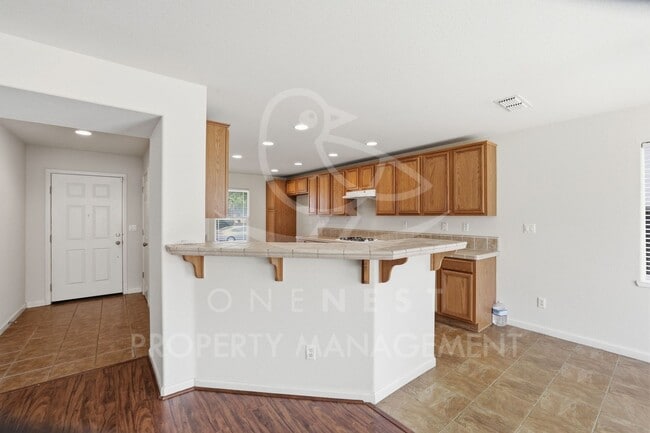 Building Photo - 3 Bedroom 2 Bathroom Plumas Lake, Move in Ready