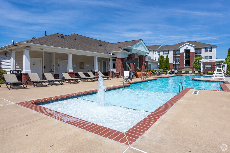 Pool - Shorehaven Apartments