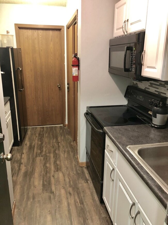 Building Photo - $3,050 |5 Bedroom 3 Bath |Fenced Backyard| Deck| Laundry| Basement