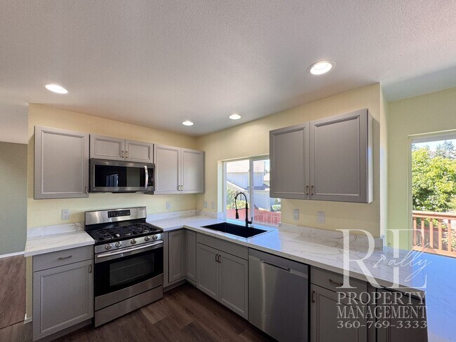 Building Photo - Spacious Bremerton Retreat with Designer Kitchen, Large Fenced Yard & Primary Suite