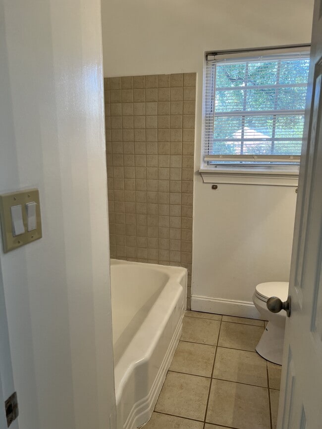 Building Photo - 2367 Cascade Rd