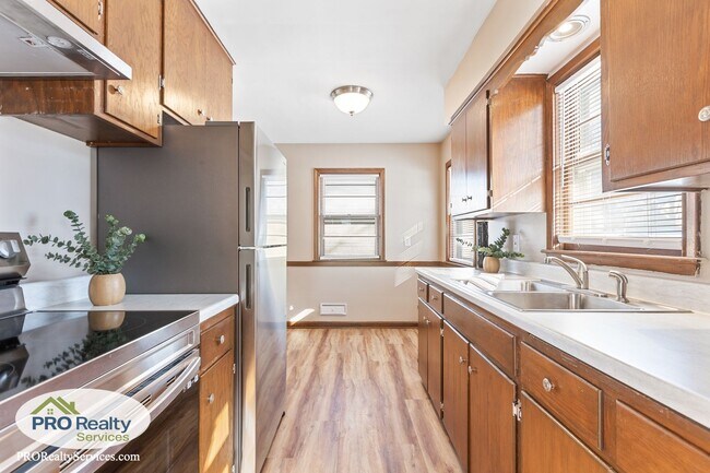 Building Photo - 3 Bedroom Home in St. Louis Park