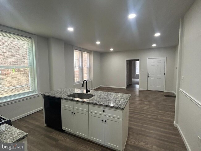 Building Photo - 127 Haws Ave