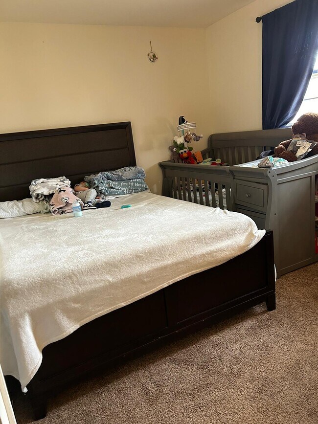 Building Photo - 156 Chestnut St