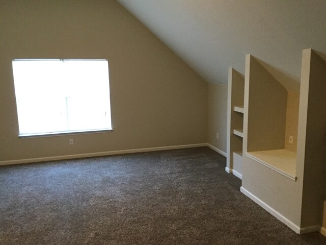 Building Photo - 204 Annesbury Ln