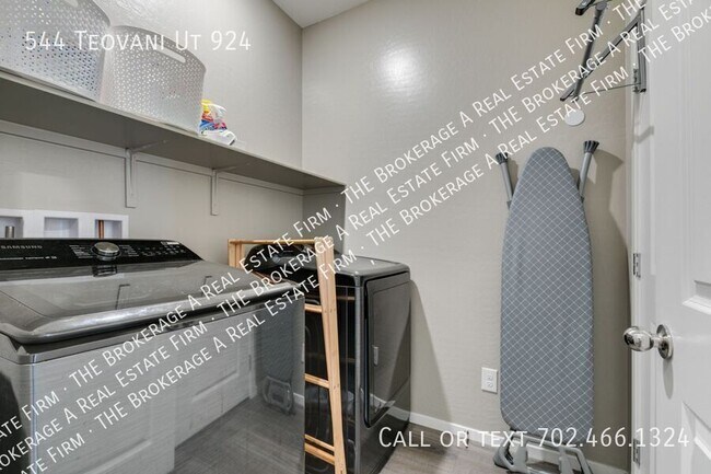 Building Photo - 544 Teovani St
