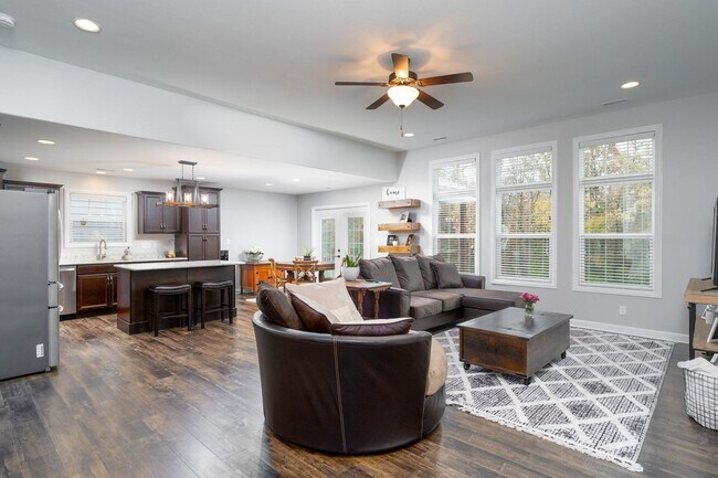 Building Photo - Southwest Columbia Home