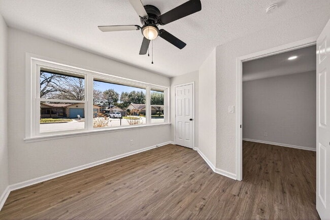 Building Photo - 192 Oriole Dr