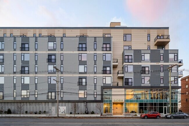 Building Photo - 93 Bennington St