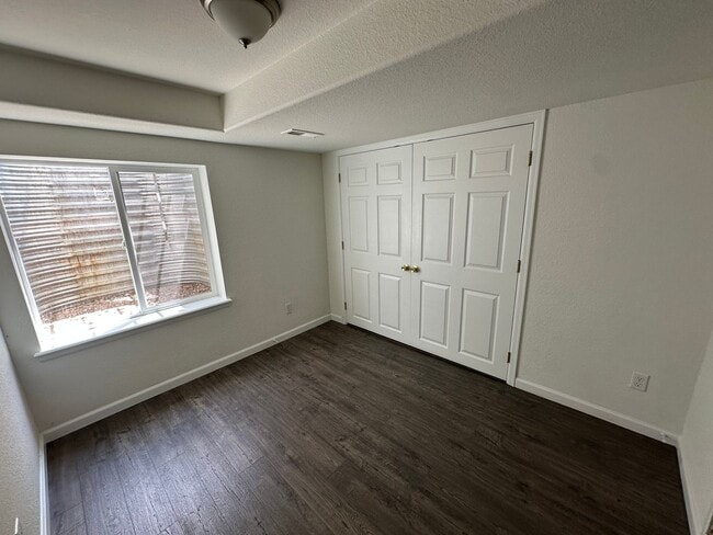 Building Photo - LOCATION LOCATION!! Open and inviting 3-be...